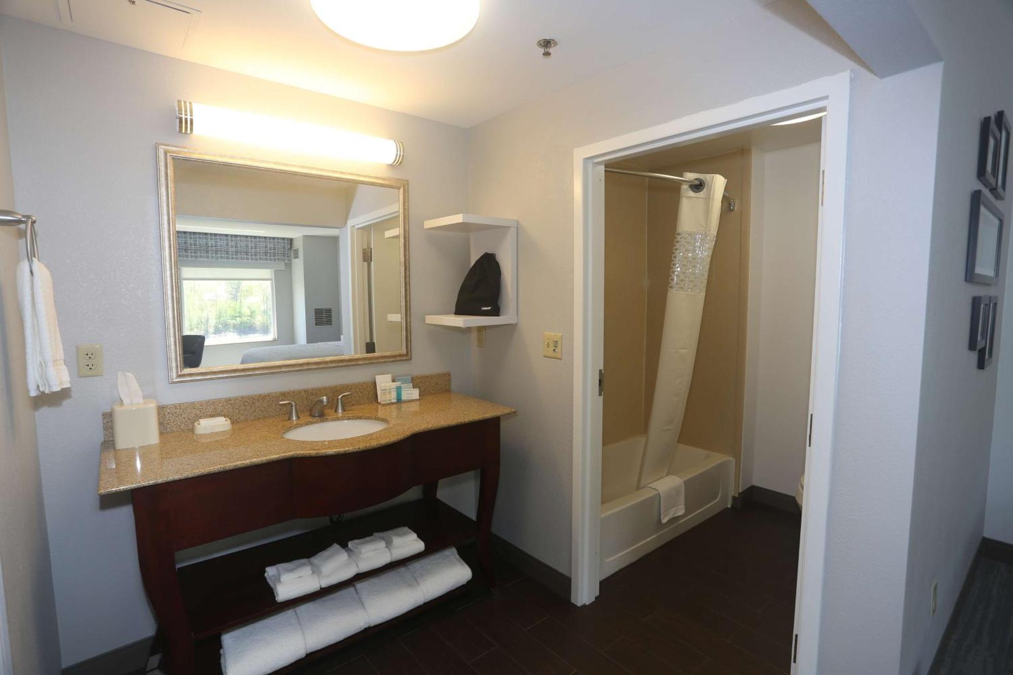 Hampton Inn Owego Esterno foto